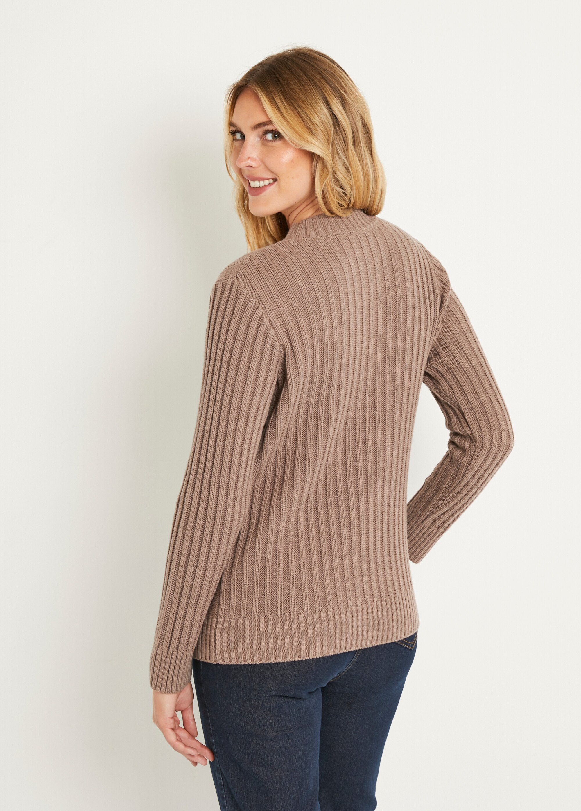 Warm_Irish_style_sweater_with_high_collar_Mole_DO1_slim