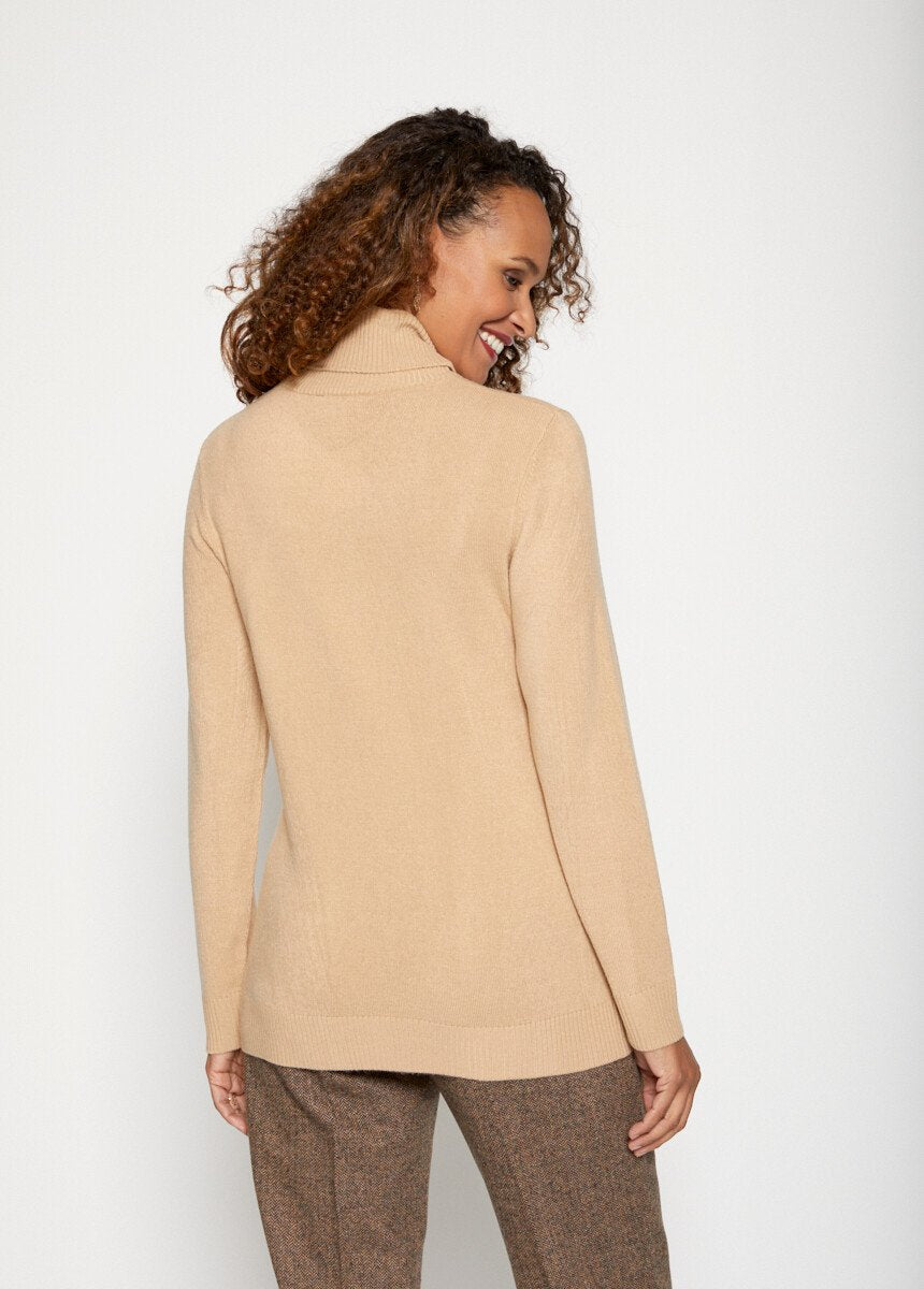 Soft_long-sleeved_turtleneck_sweater_camel_DO1_slim