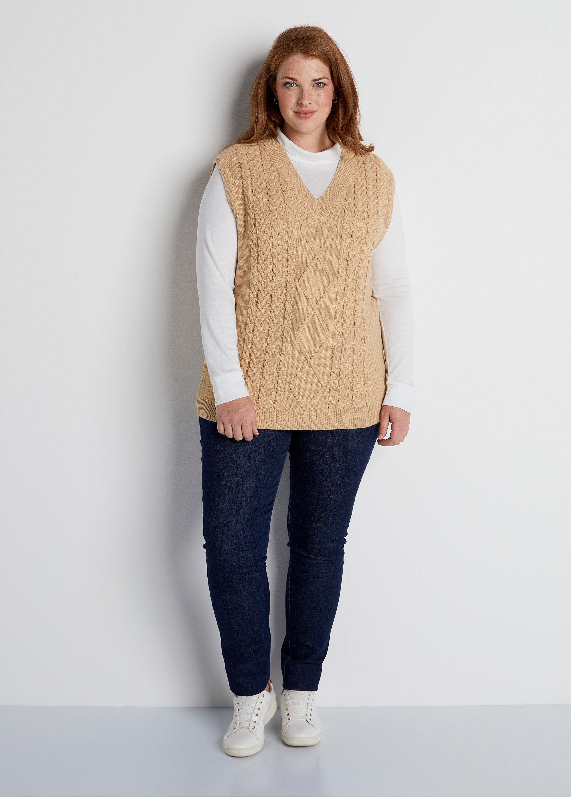 Fancy_knit_sleeveless_V-neck_sweater_Beige_SF1_curvy