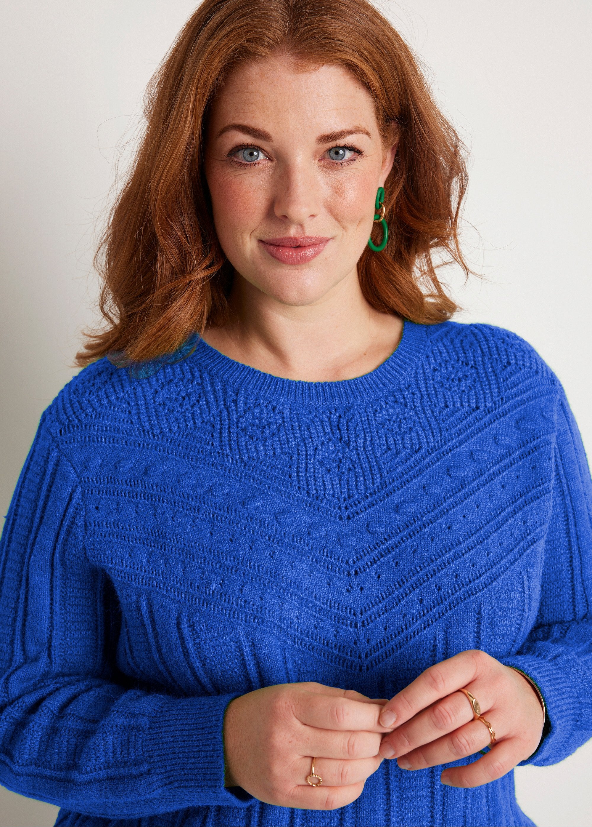 Soft_openwork_sweater_with_round_neck_balls_Blue_DE1_curvy