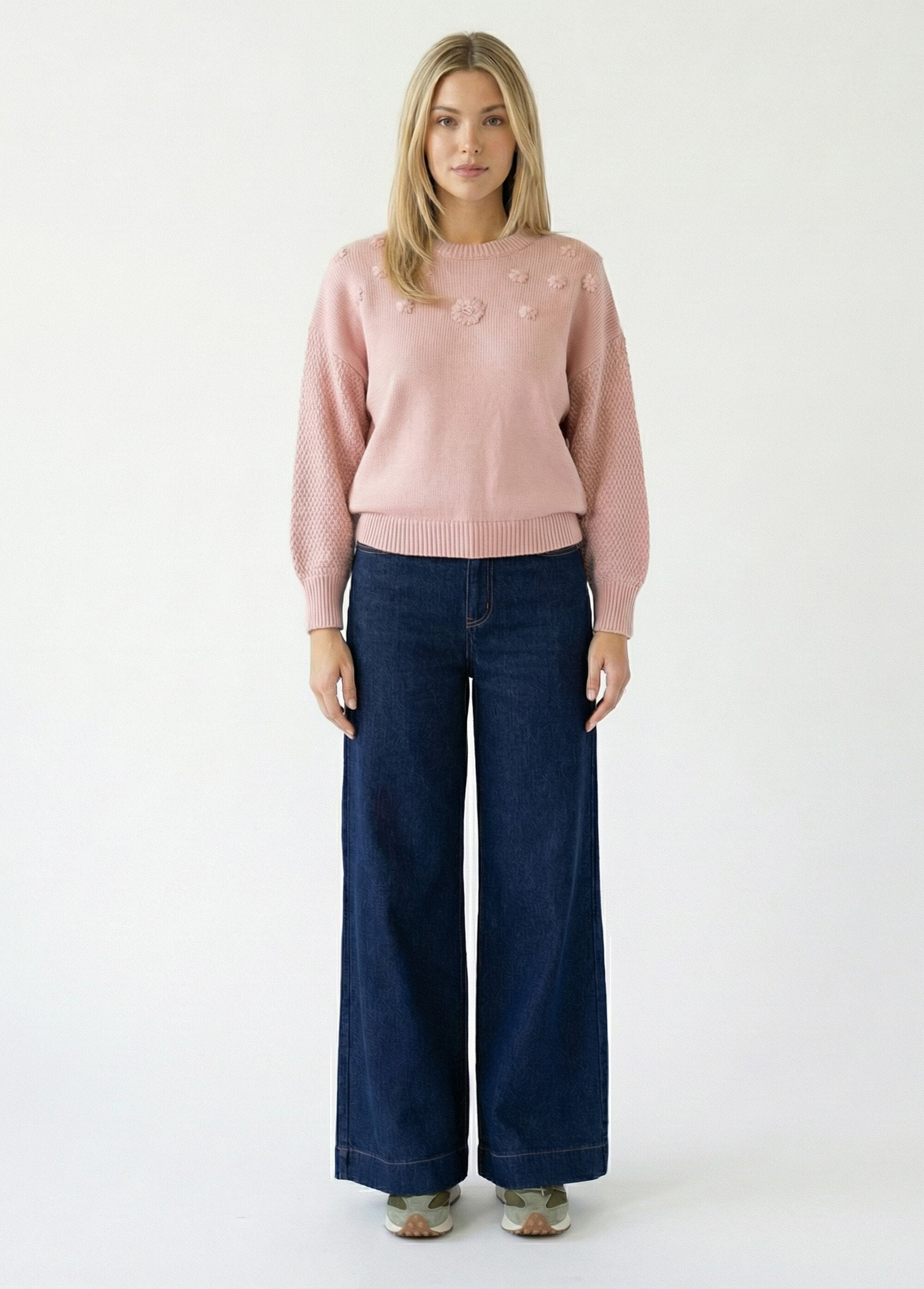 Soft_sweater_with_embroidered_flowers_and_a_round_neck_Pink_SF1_slim