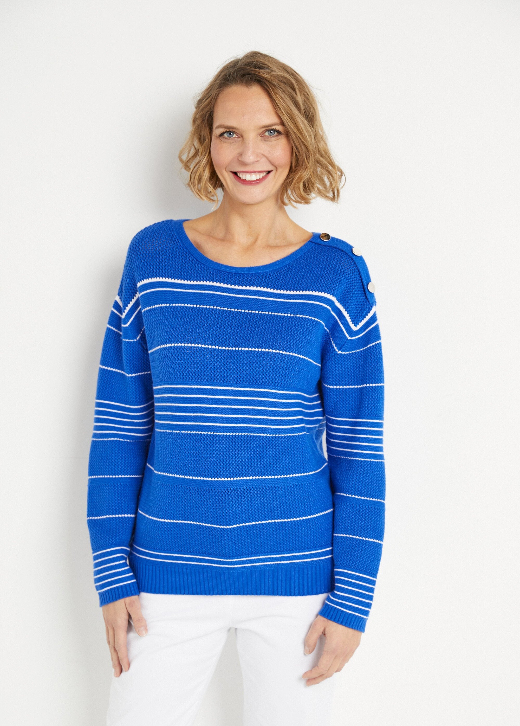 Soft_striped_crew_neck_sweater_with_sailor_style_Hard_blue_and_white_FA1_slim