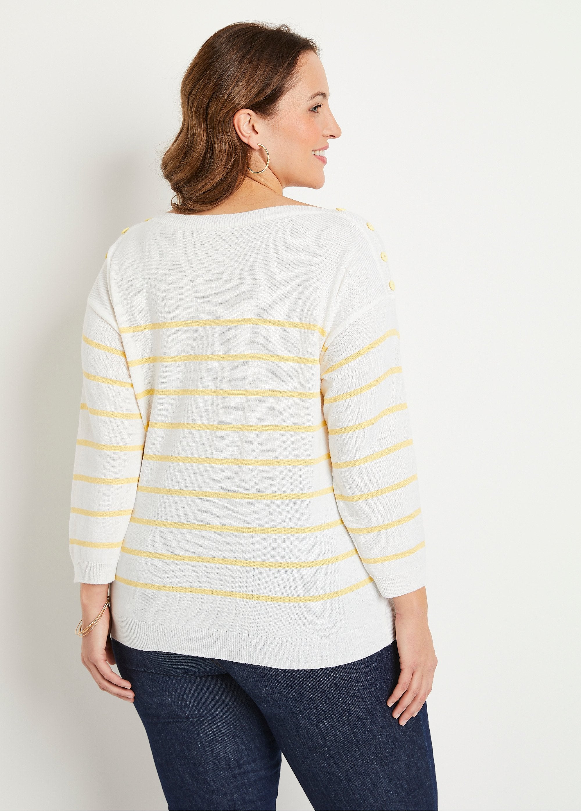 Thin_striped_sweater_White_and_vanilla_DO1_curvy