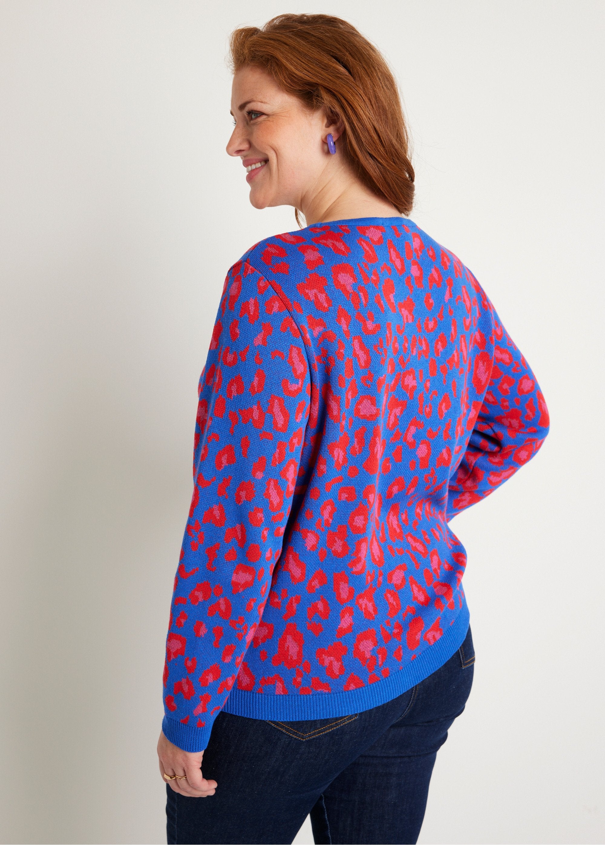 Leopard_pattern_round_neck_sweater_Blue_DO1_curvy