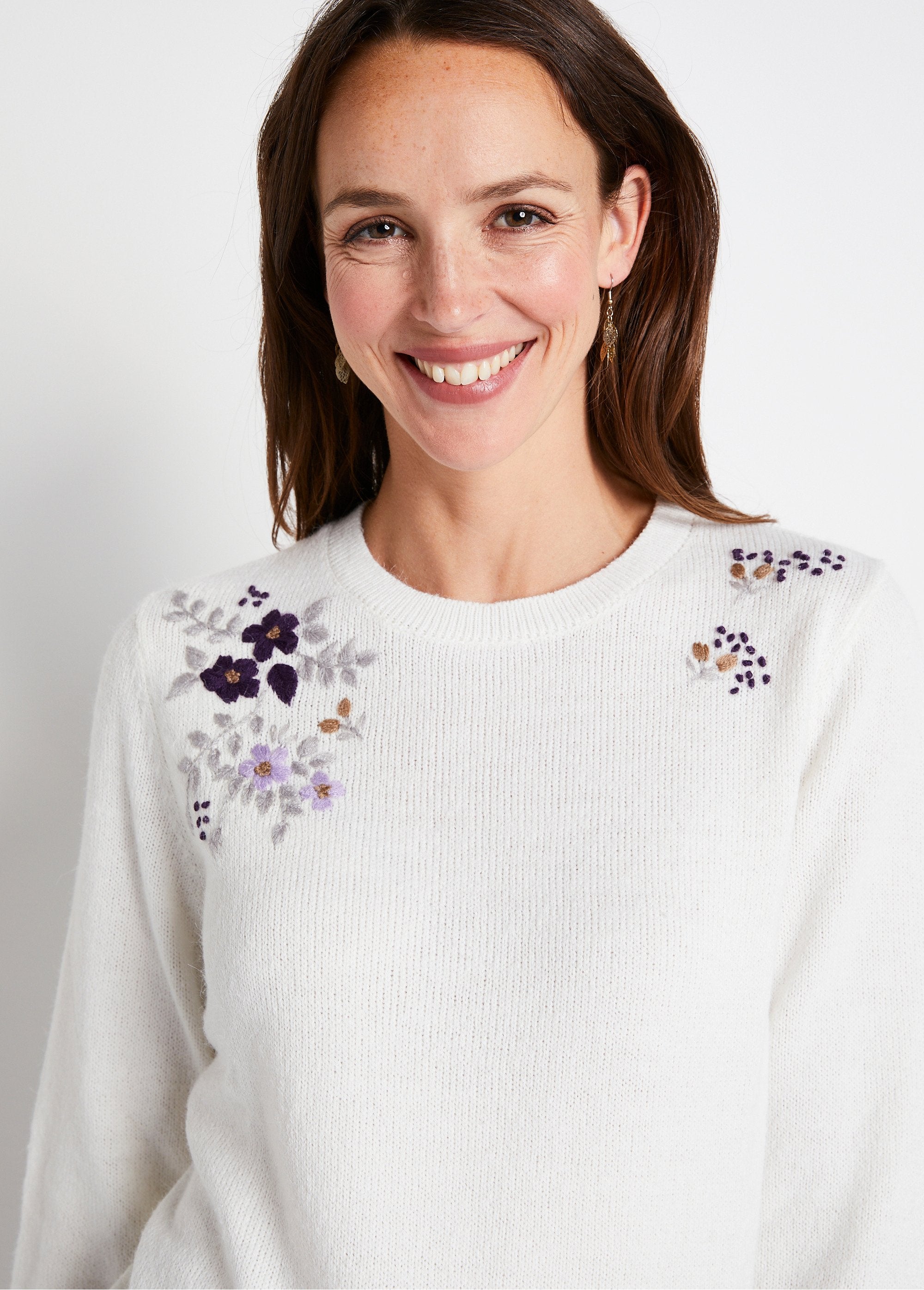 Soft_plain_embroidered_round_neck_long_sleeve_sweater_Ecru_DE1_slim