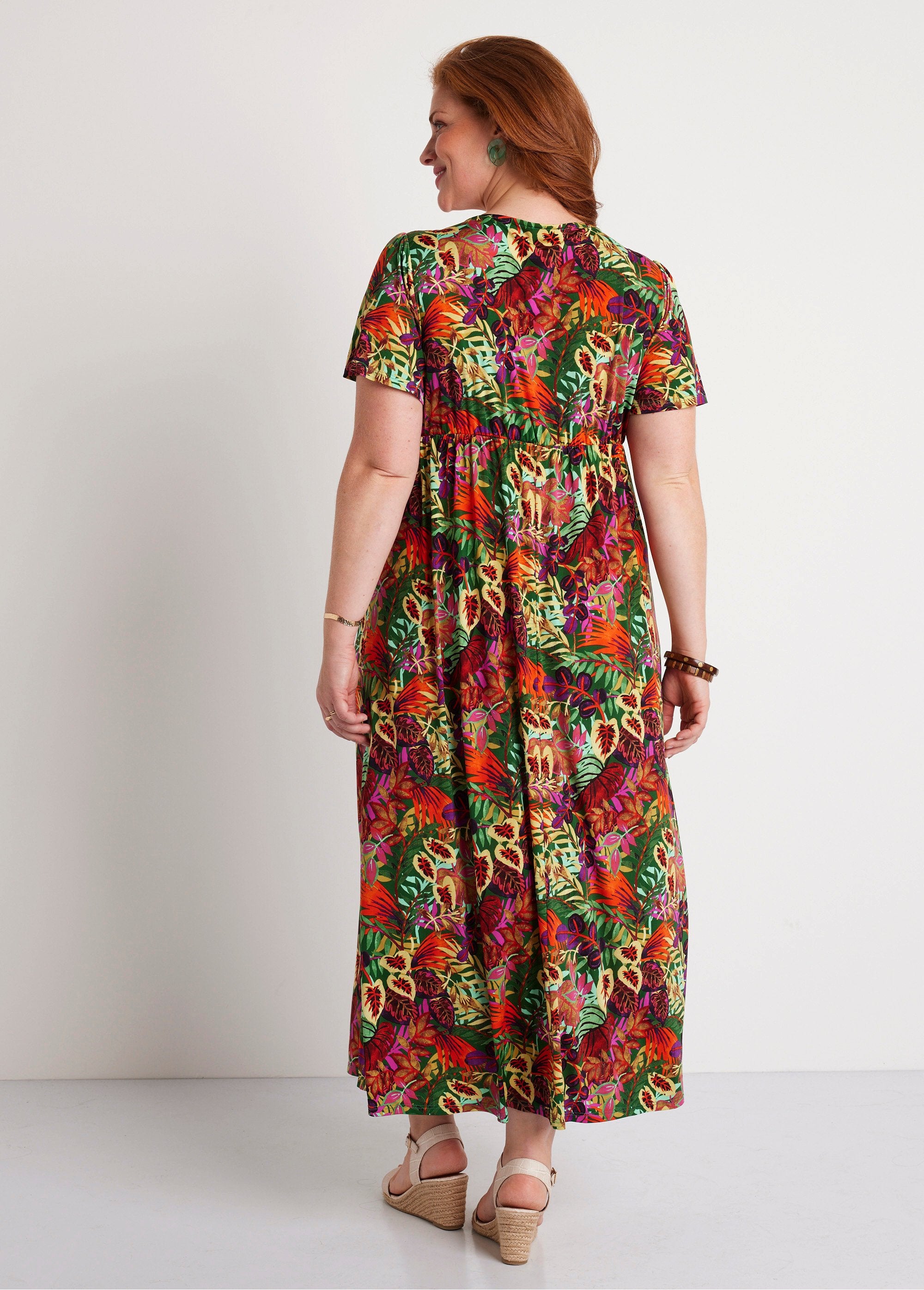 Long_flared_V-neck_jewel_printed_dress_Multicolor_DO1_curvy