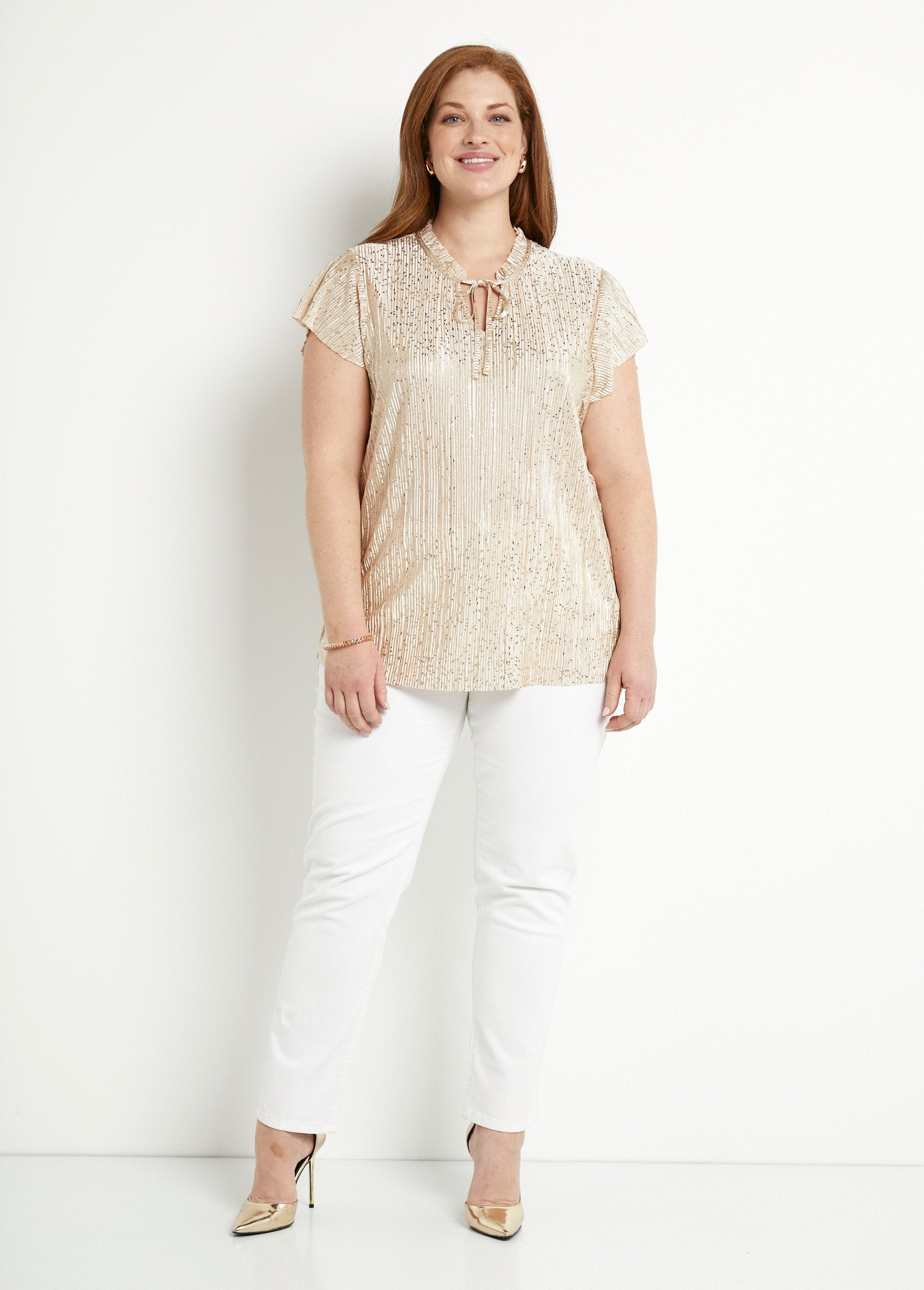 Long_gold_print_short-sleeved_T-shirt_Beige_SF1_curvy