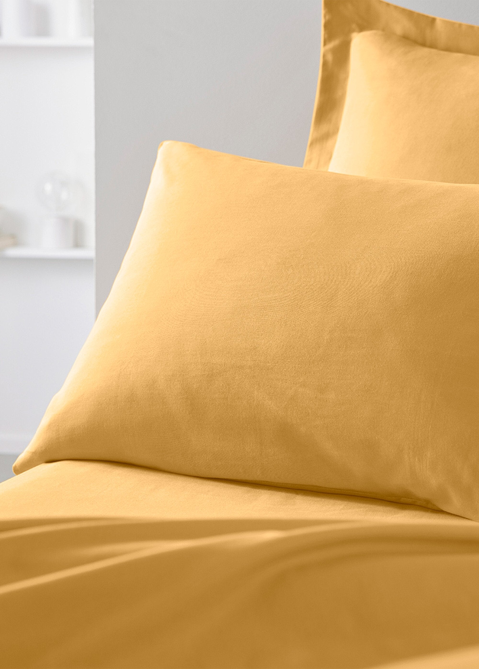 Plain_cotton_pillowcase_Ocher_DE3_slim