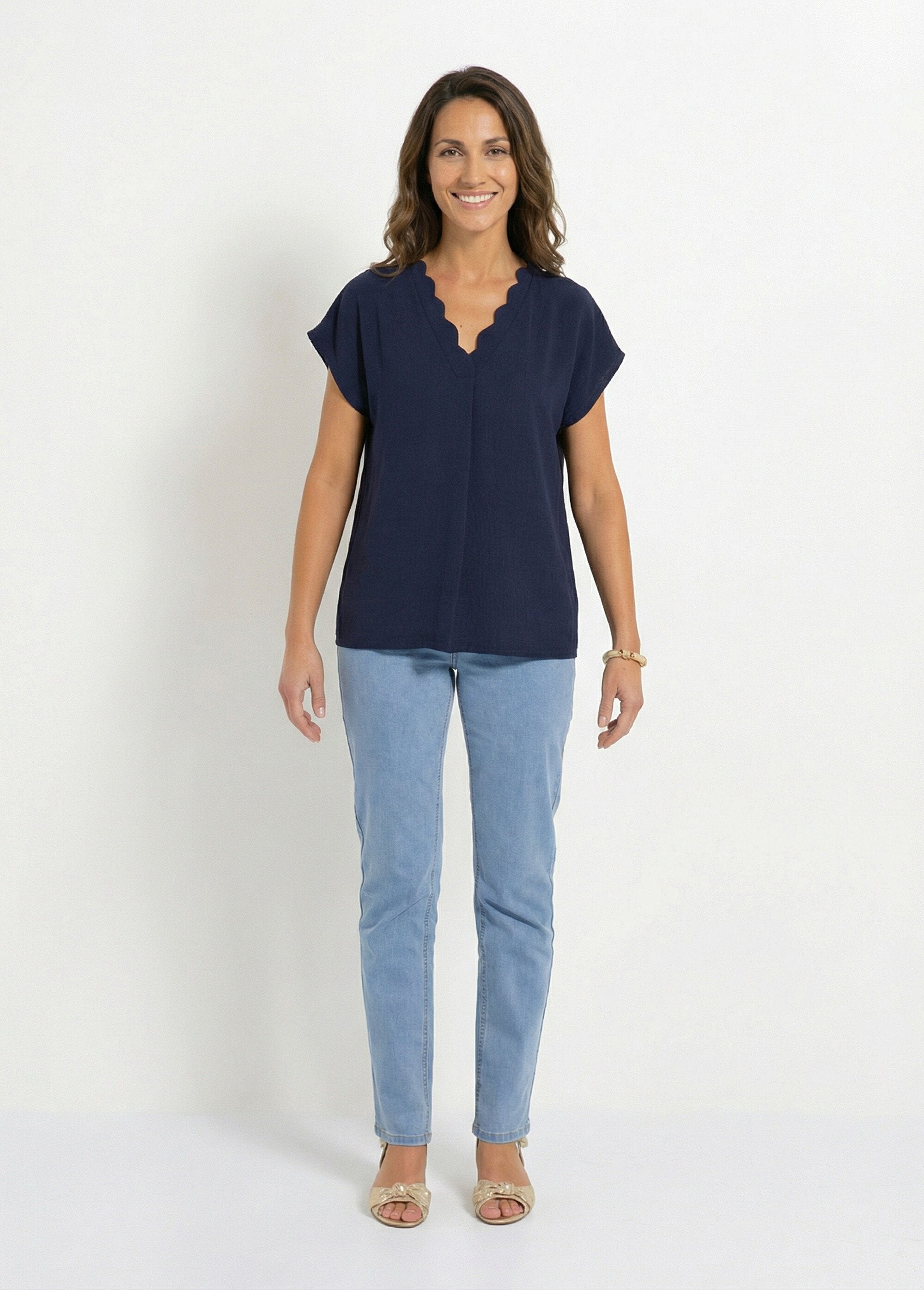 Short-sleeved_top_with_scalloped_V-neck_Marine_SF1_slim