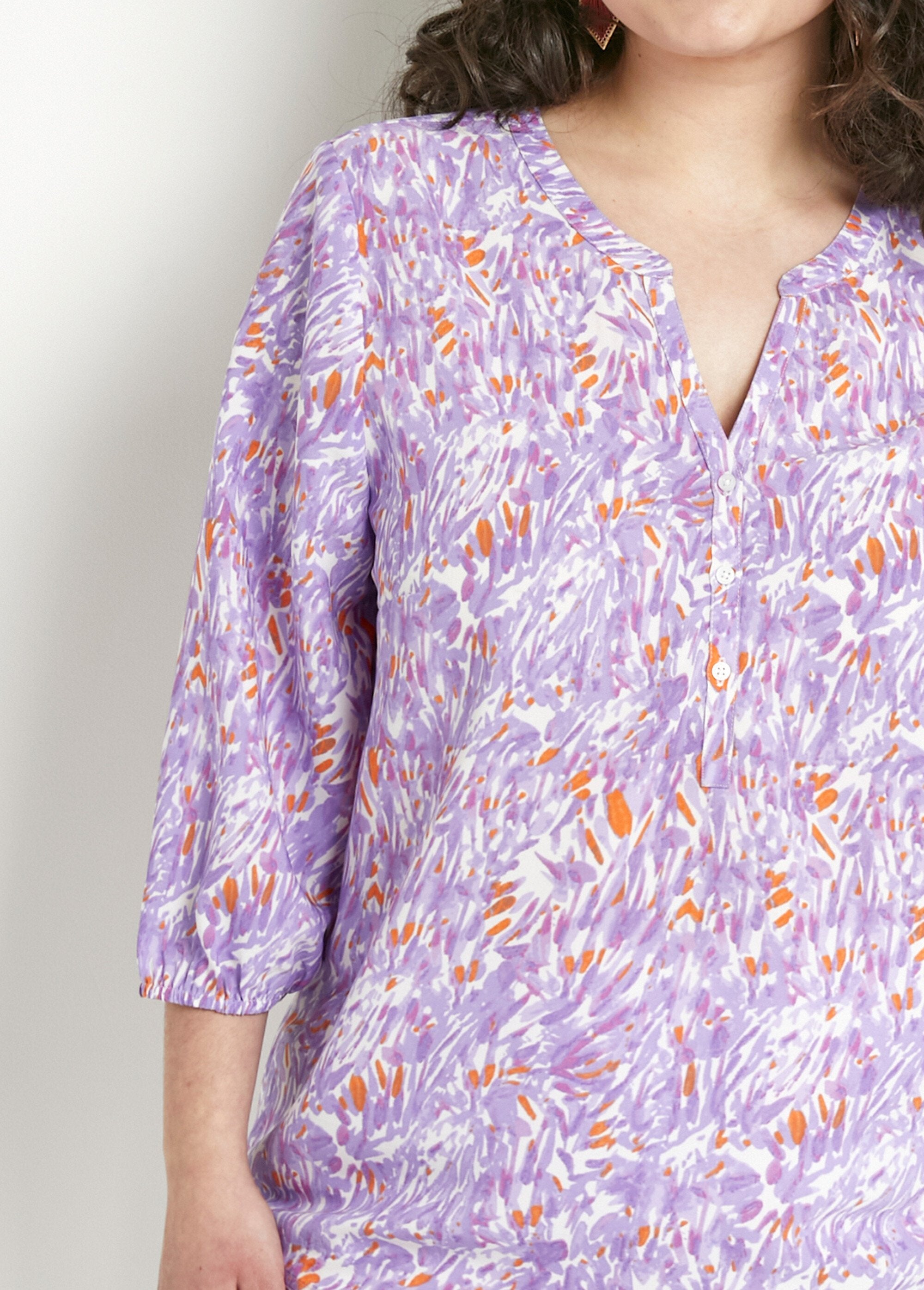 Loose_long_printed_tunic_with_3/4_sleeves_Purple_print_DE1_curvy