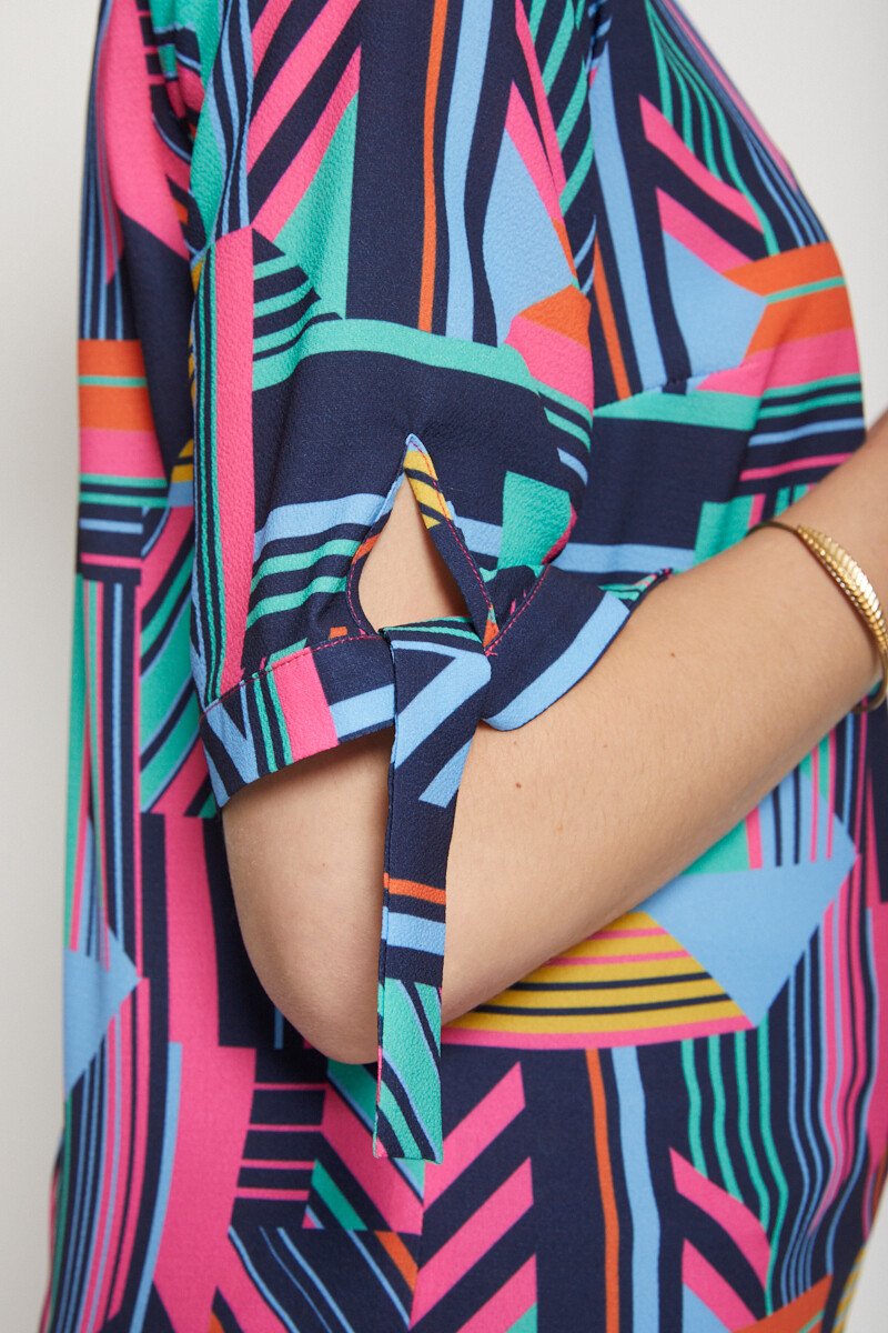 Straight_tunic_with_3/4_length_sleeves_Navy_background_print_DE2_slim