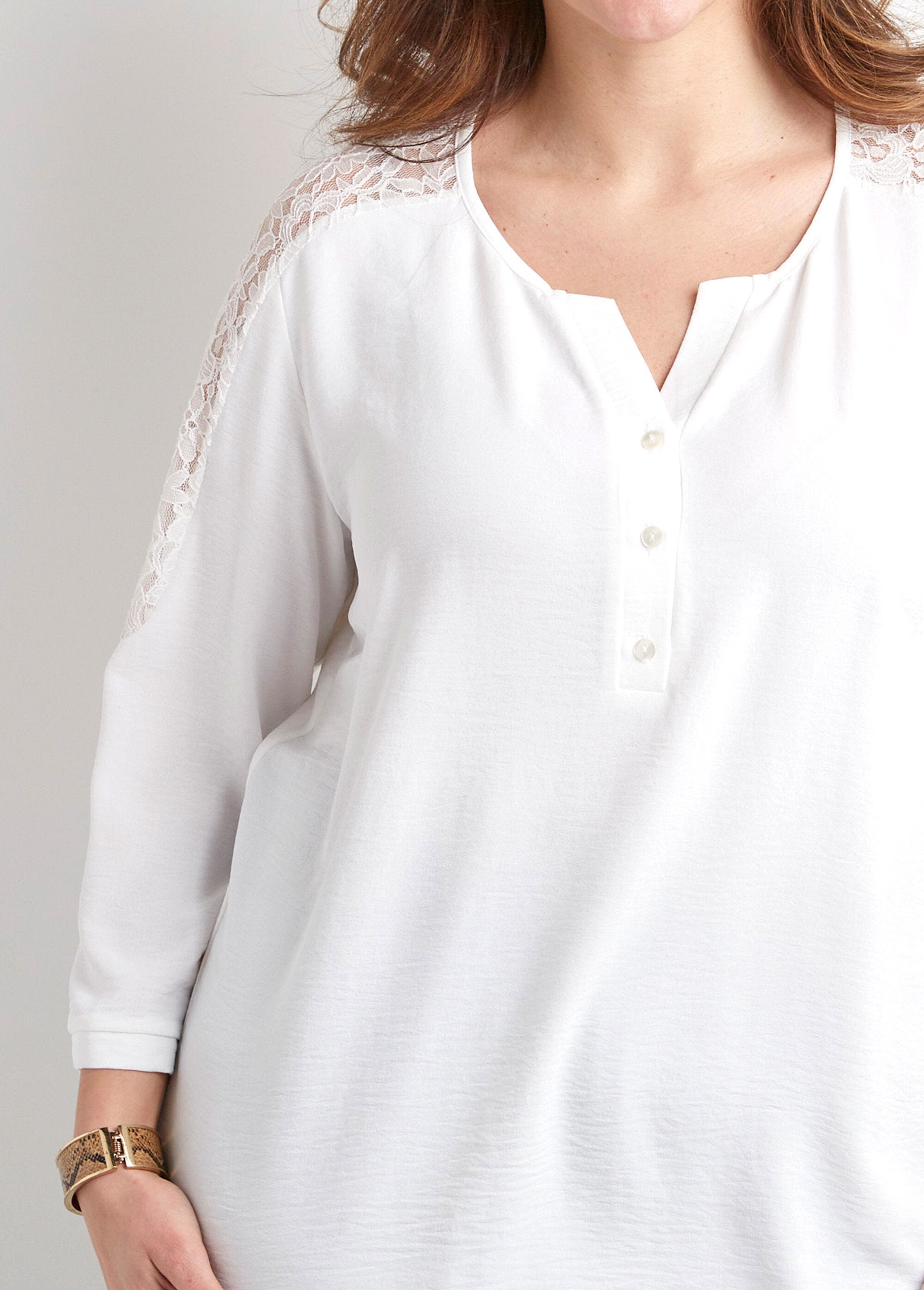 Tunic_with_3/4_sleeves,_V-neck,_buttoned_lace_Ecru_DE1_curvy