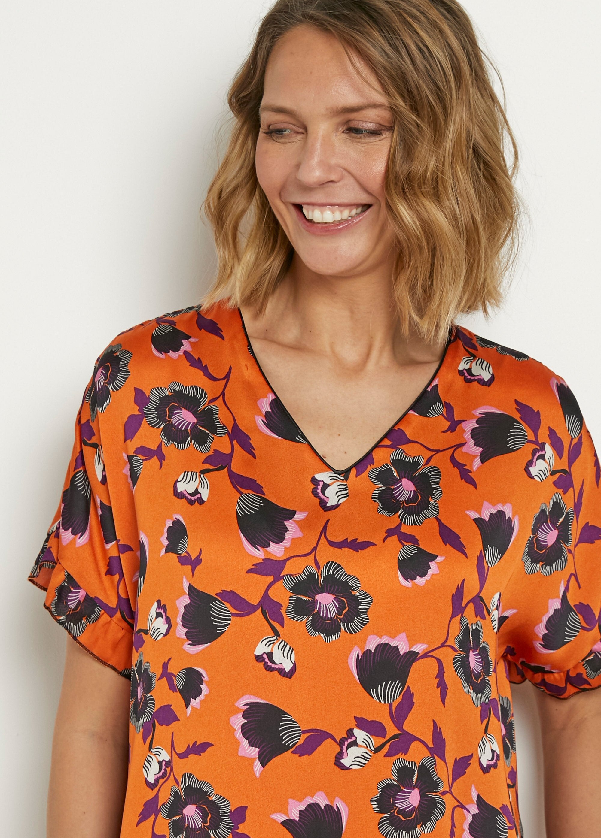 Ruffled_satin_tunic_with_floral_pattern_Orange_prints_DE2_slim