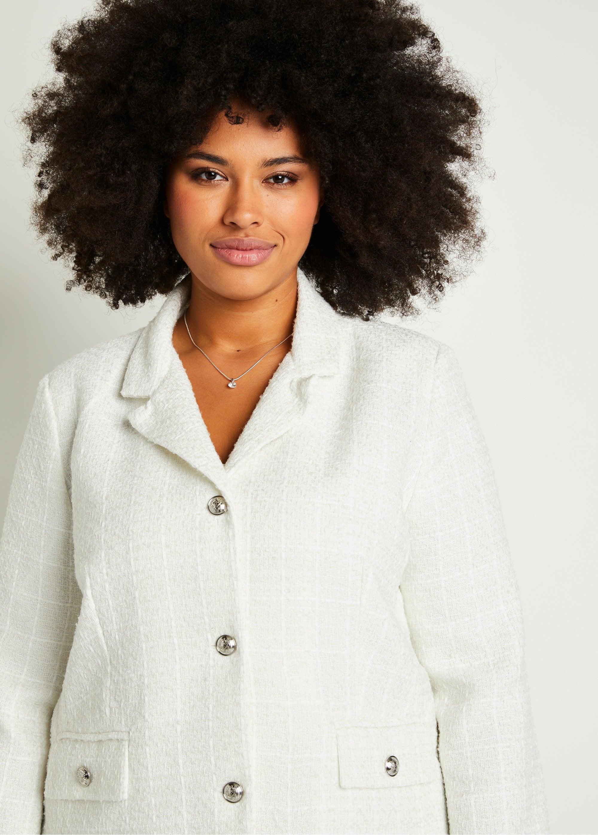 Straight_buttoned_jacket_in_basket_weave_fabric_with_tailored_collar_Ivory_DE1_curvy